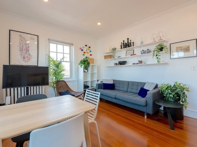 Building Photo - 371 Harvard St