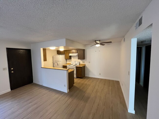 Building Photo - Beautiful 2 Bedrom Unit!