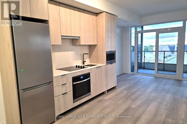 Photo du bâtiment - 1007 The Queensway