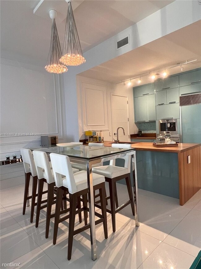 Foto del edificio - 3 br, 3.5 bath Condo - 15811 Collins Ave A...