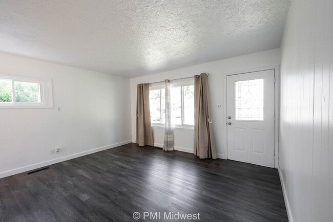 Building Photo - 4627 Karen Dr