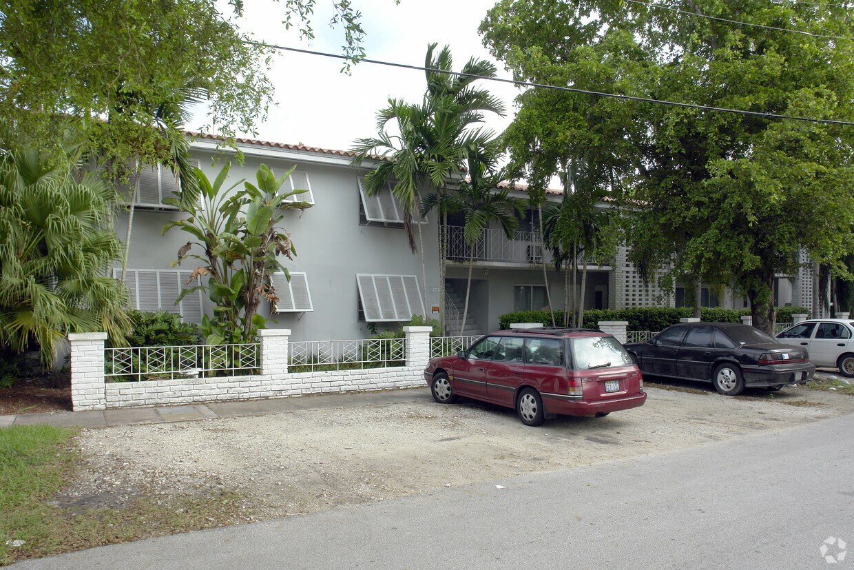 Primary Photo - 915 Palermo Ave