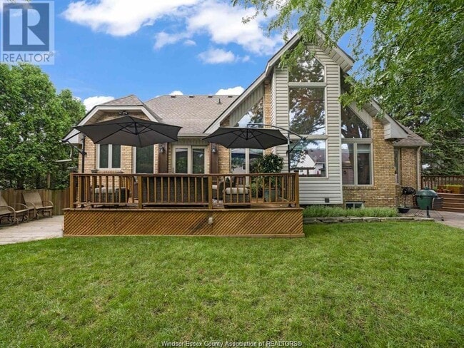 Building Photo - 589 Brenda Crescent
