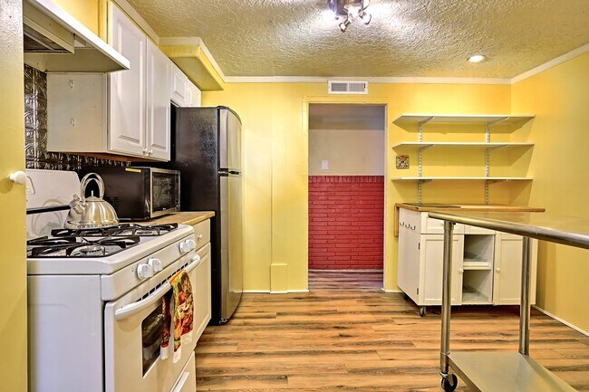 Foto del edificio - 1508 Edith Blvd NE