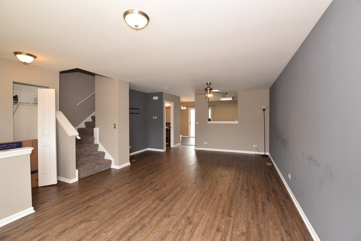 18 W Big Horn Dr, Hainesville, IL 60073 Townhome Rentals in