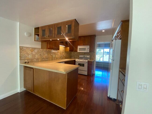 Building Photo - 10565 Caminito Banyon