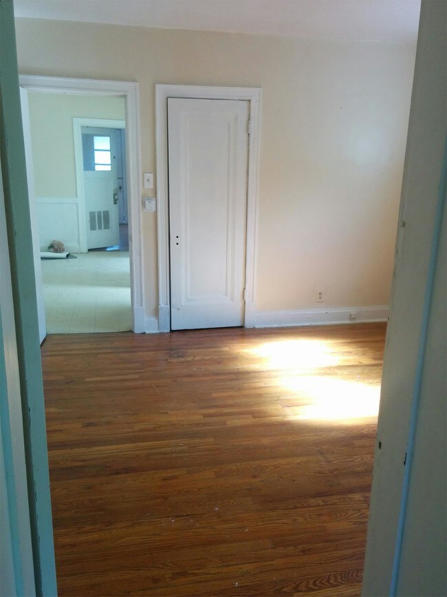 Building Photo - 4003 Hydraulic Ave