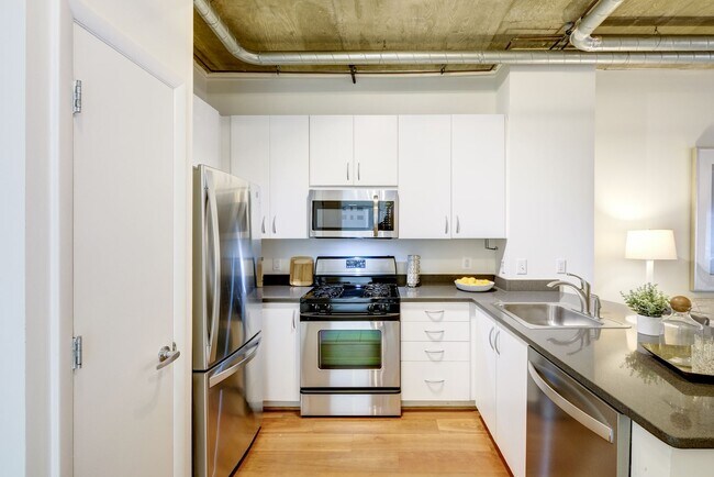 Building Photo - 1300 N St NW