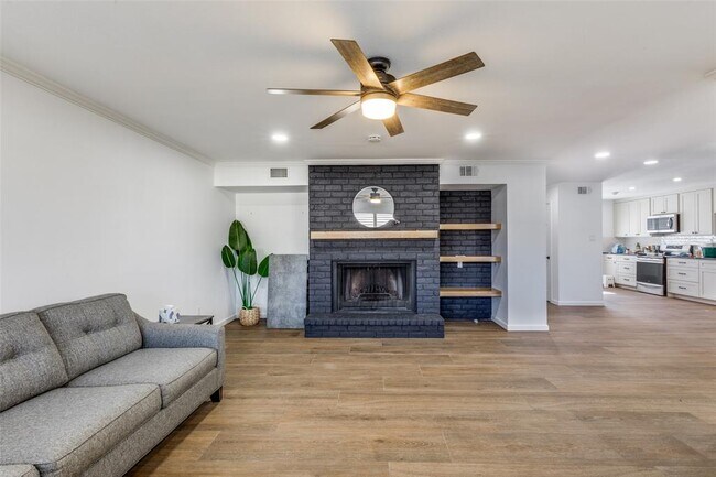 Building Photo - 11127 Pinehurst Dr