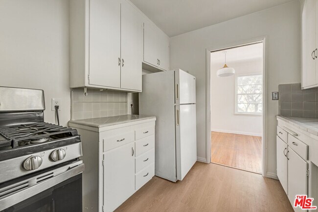 Foto del edificio - 1706 N Stanley Ave