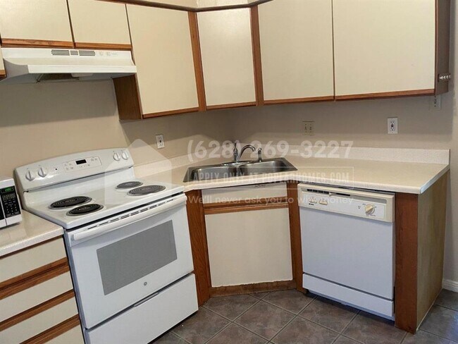 Foto del edificio - 8310 Wild Rose St
