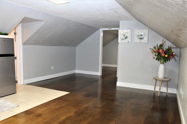Building Photo - 4006 Sunrise Blvd