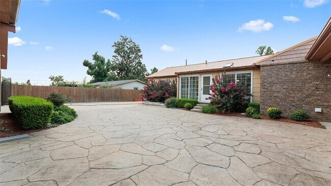 Foto del edificio - 1414 W Cypress St