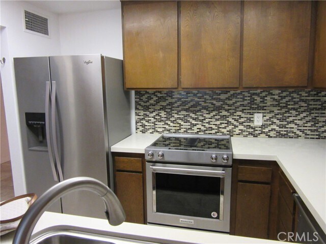 Building Photo - 7107 Marina Pacifica Dr S