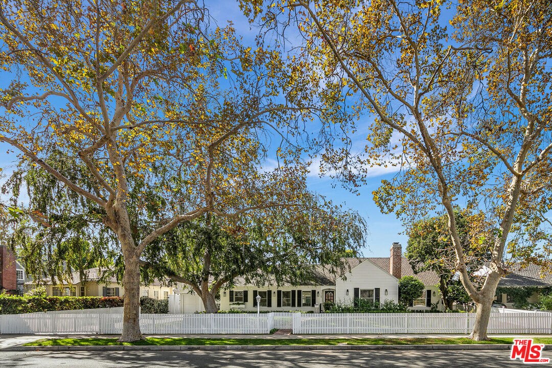 Foto principal - 725 S Mariposa St