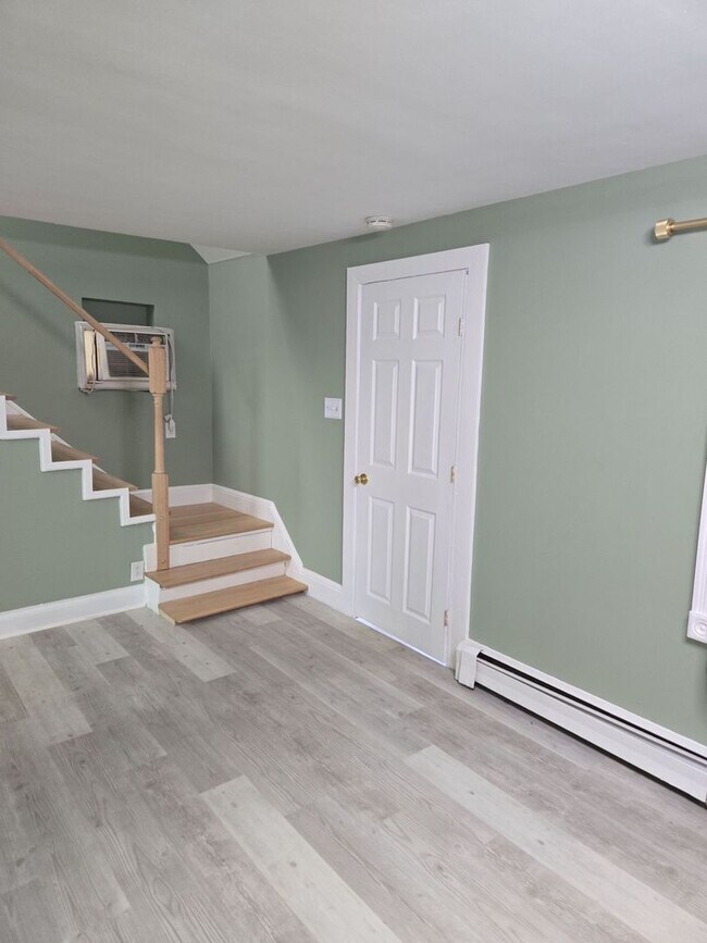 Foto del edificio - 4-5 Bedroom, 2 Bathroom 2-Story Detached H...