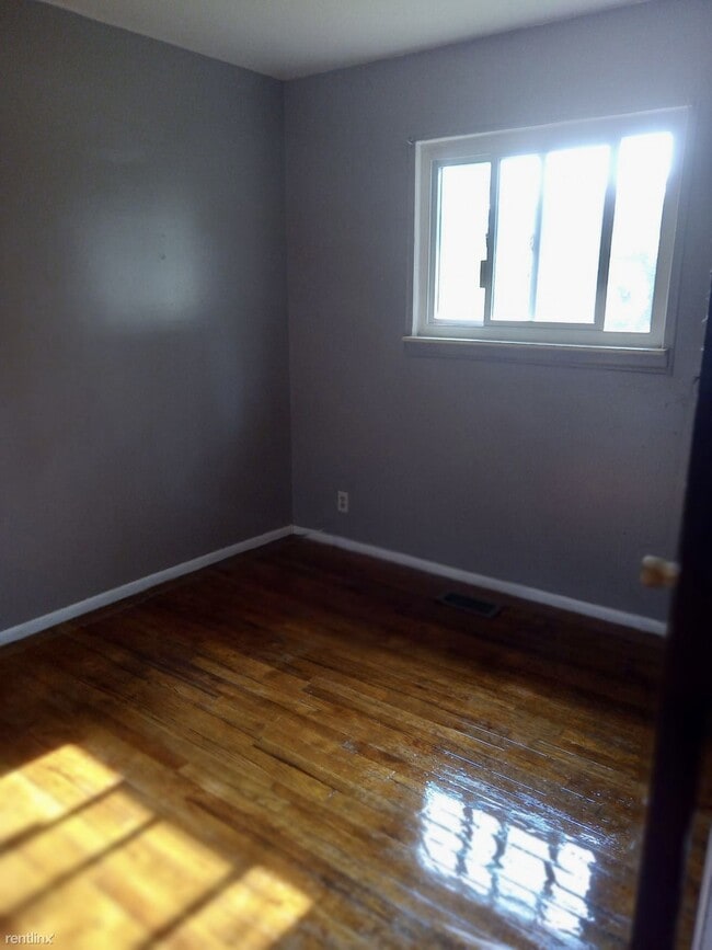 Foto del edificio - 3 br, 1 bath House - 5348 Farmhill Rd