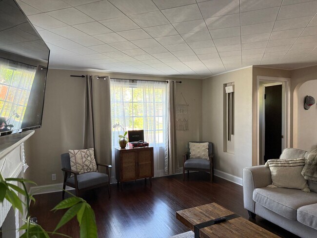 Foto del edificio - Charming 3 bedroom 1.5 bath in Amherst :
