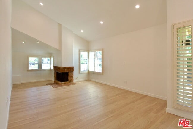 Building Photo - 24621 Aquilla Dr