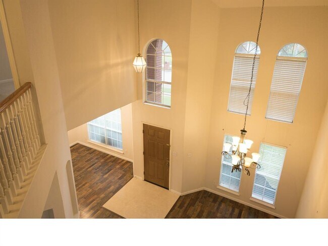 Building Photo - 4325 Palmdale Dr