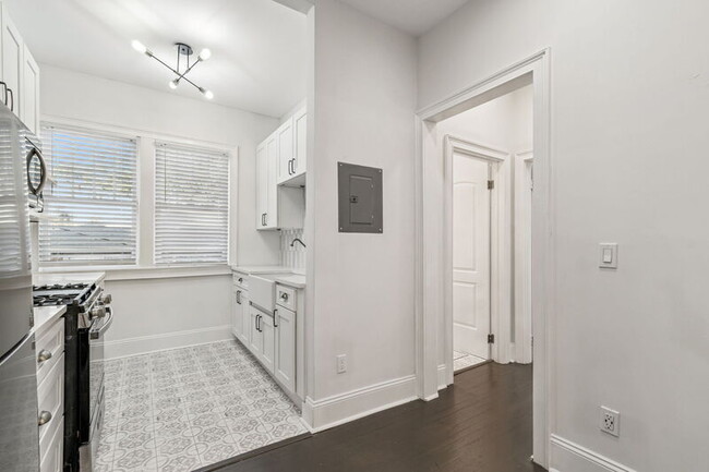 Building Photo - 2738 Riverside Ave