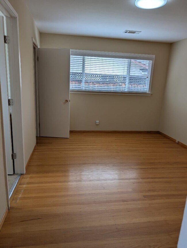 Building Photo - 2112 Rockhurst Ct