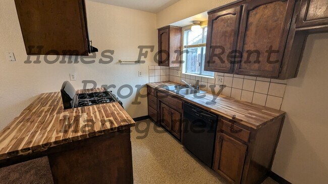 Building Photo - 1051 W Thurman Ave