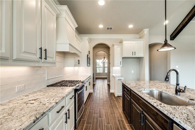 Foto del edificio - 4101 Bluff View Dr