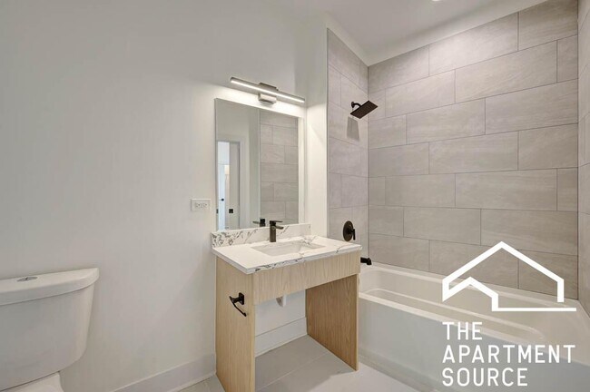 Foto del edificio - Beautiful 2 Bed 2 Bath in Lincoln Square