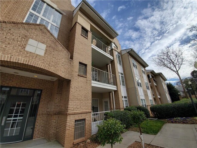 Foto del edificio - 220 Renaissance Pkwy NE