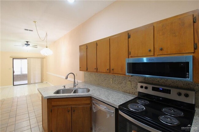 Building Photo - 1408 Circle Dr