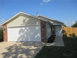 Building Photo - 2203 Chanel St