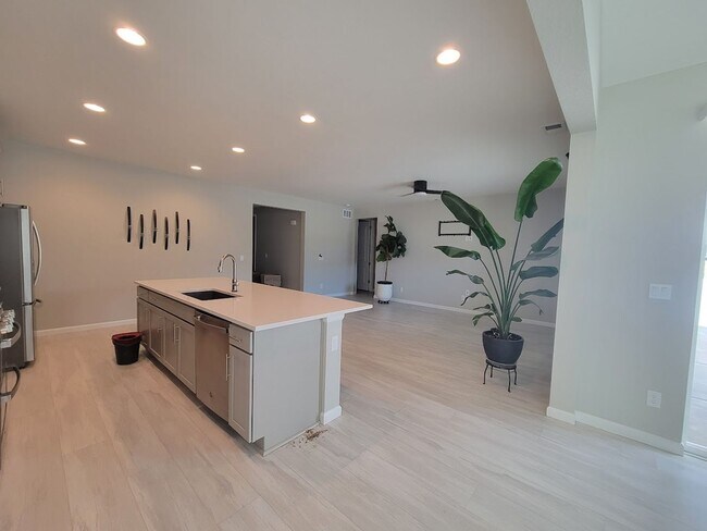 Foto del edificio - ALL PROSPECTIVE TENANTS MUST SUBMIT A $58 NON-REFUNDABLE APPLICATION FEE PER APPLICANT ONLINE AND...