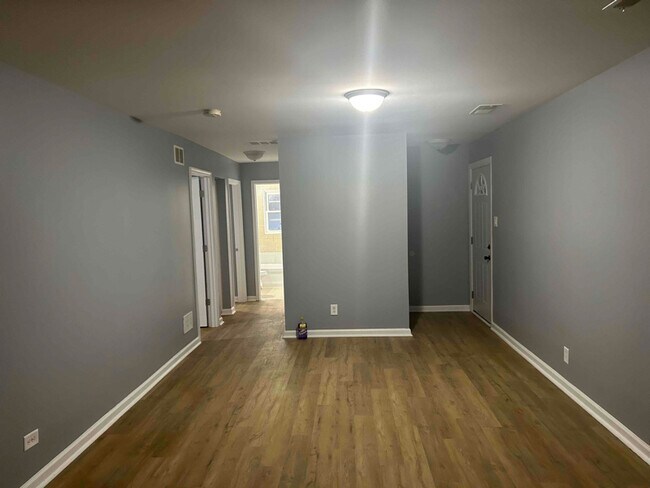 Foto del edificio - 16751 Crane Ave