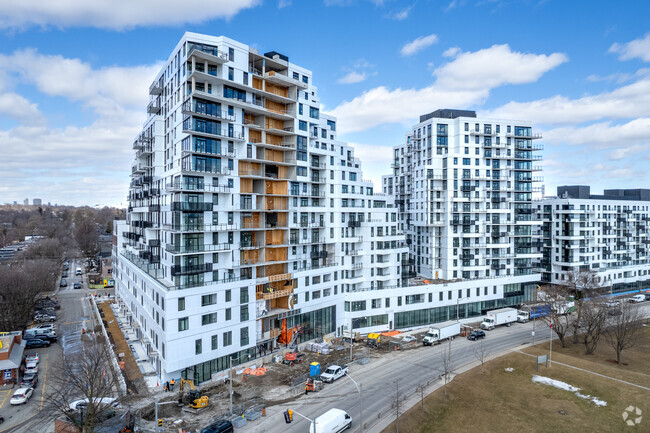 Building Photo - Queen & Ashbridge