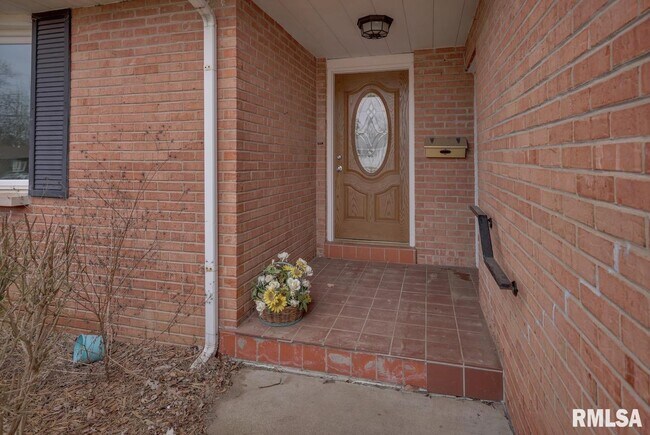 Building Photo - 4804 North Glen Court