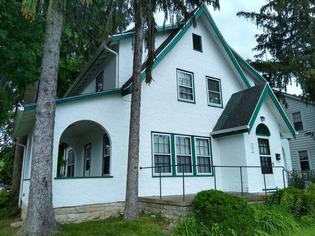 Building Photo - 321 S Eagleson Ave