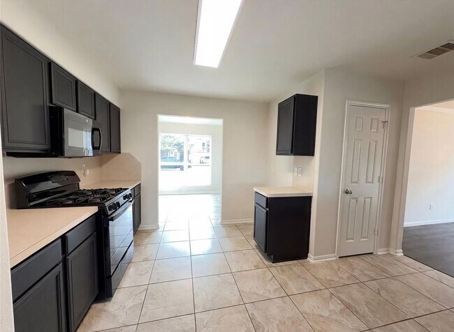 Building Photo - 5055 Blue Spruce Hill St