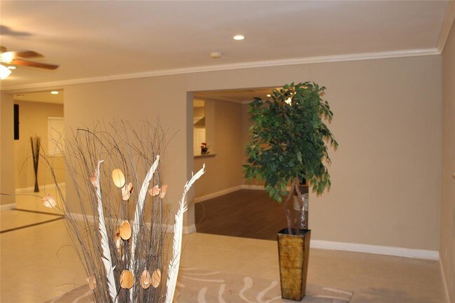 Building Photo - 9306 Lugary Dr