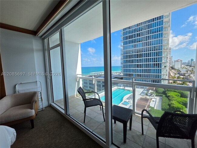 Foto del edificio - 6801 Collins Ave