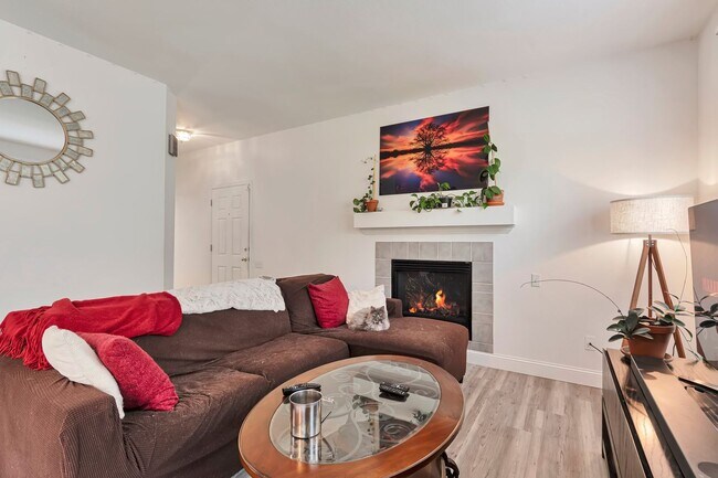 Building Photo - Long Realty & Property Management - 2 Bedr...
