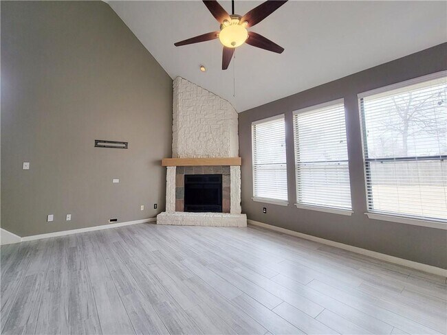 Building Photo - 1411 River Oak Dr