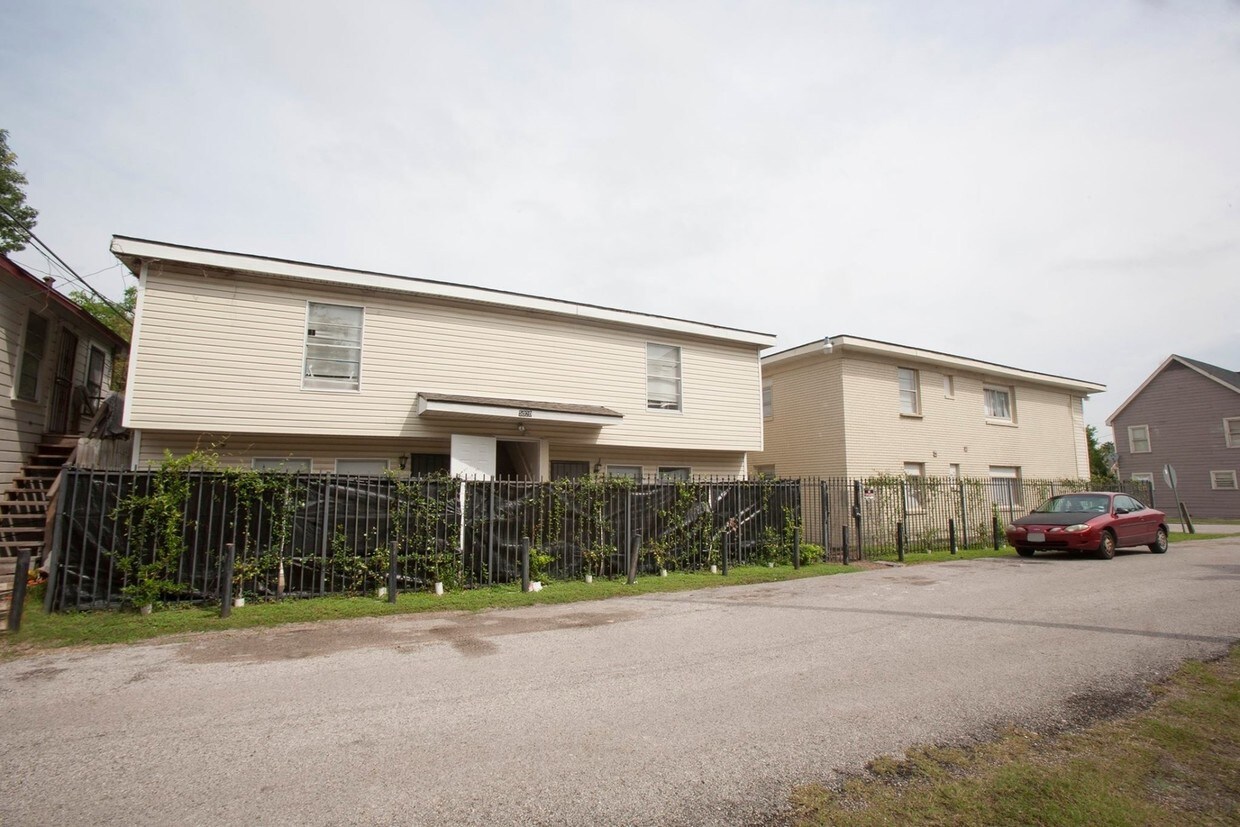 Foto principal - 5020 Paige St