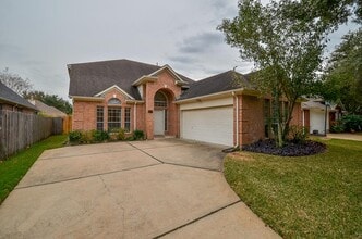 Building Photo - 139 Skycrest Dr