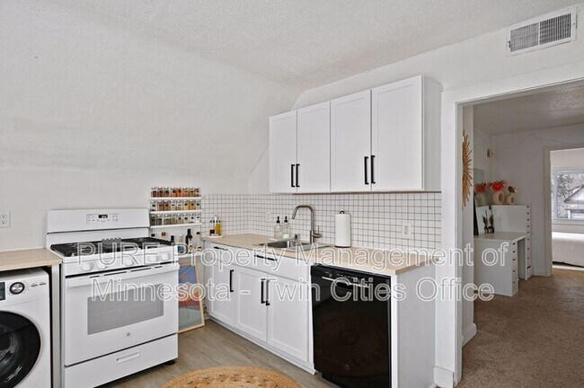 Building Photo - 807 31st Ave N