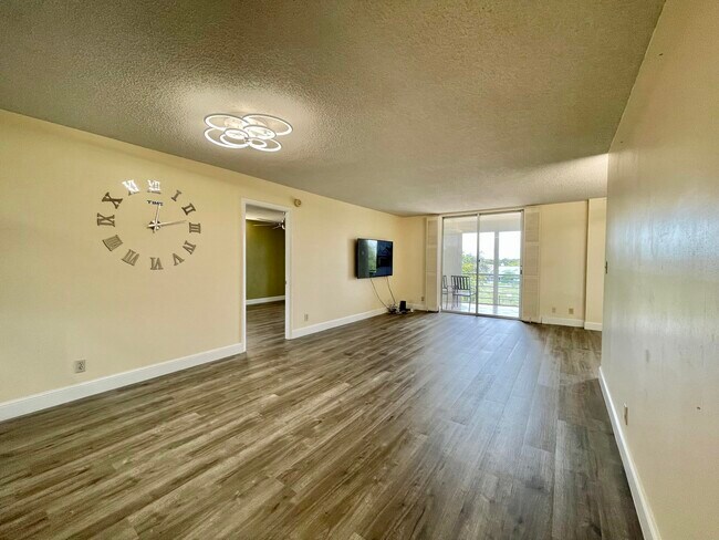 Foto del edificio - 6461 NW 2nd Ave