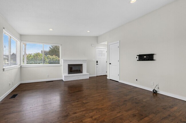Foto del edificio - 5929 32nd Ave SW