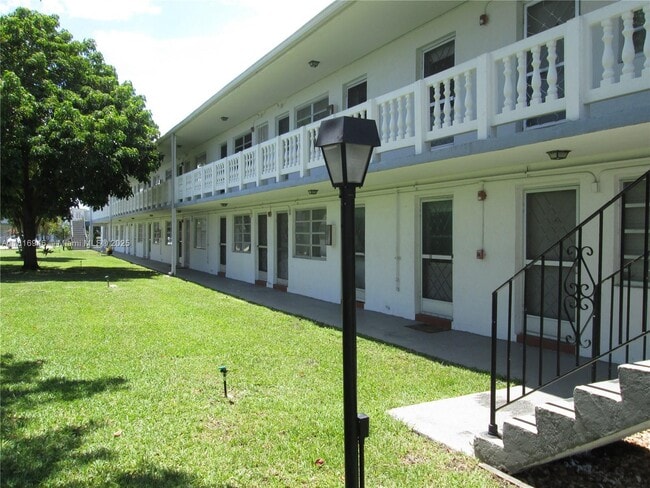 Foto del edificio - 15 NW 204th St