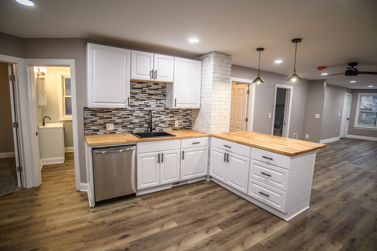 Foto principal - 453 Abbott Rd
