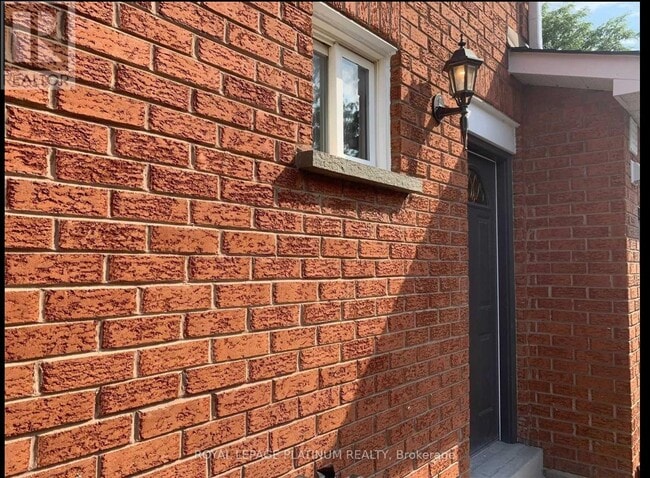 Building Photo - 1540 Manorbrook Ct